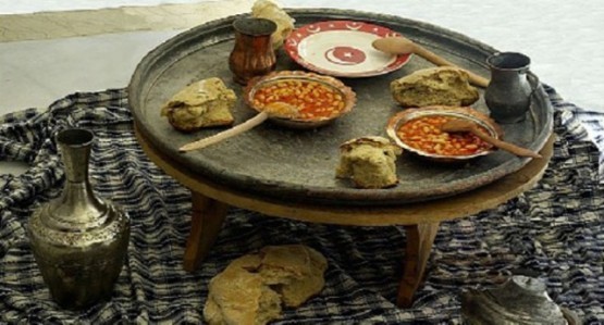 Sofrayı uzun süre yerde bekletti ve bakın ne oldu !