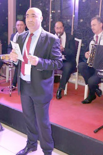 Iğdırlılar salona sığmadı!