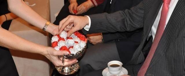 KIZ İSTERKEN 'OĞLUNUZ NE İŞ YAPIYOR?' SORUSUNA O CEVABI VERİNCE...