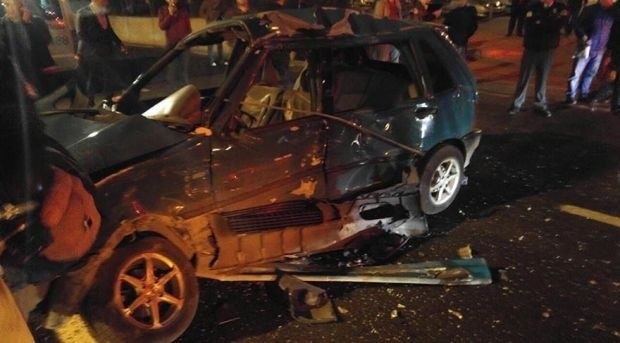 USTA SANATÇI KAZA YAPTI…ARABASI PARAMPARÇA OLDU…