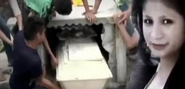 MEZARDAN ÇIĞLIKLAR GELİNCE TABUTU ÇIKARDILAR! BAKIN NELER OLDU İŞTE O ANLAR BÖYLE GÖRÜNTÜLENDİ!!
