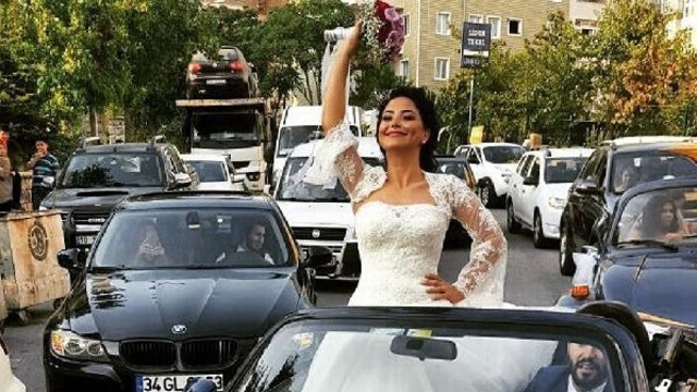 ÜNLÜ GÜZEL İNTİHAR ETTİ!