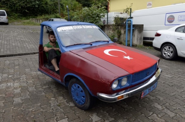 Arabayla öyle bir şey yaptılar ki görenler şok oldu... Gözlerinize inanamayacaksınız..!