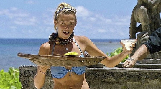 SURVİVOR'DA SKANDAL! YARIŞMA SIRASINDA BİKİNİSİ DÜŞTÜ!