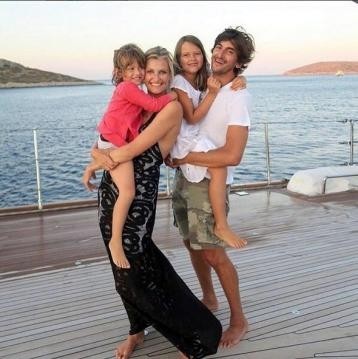 Ünlü Siyasetçinin Oğlu Dünyaca Ünlü Mankenle Evlendi!