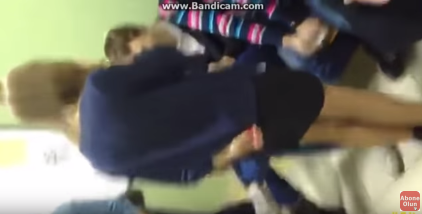 BU GÖRÜNTÜLER TÜRKİYEDE ÇEKİLDİ! SINIFTA CANI SIKILAN GENÇ ÖĞRENCİLER...