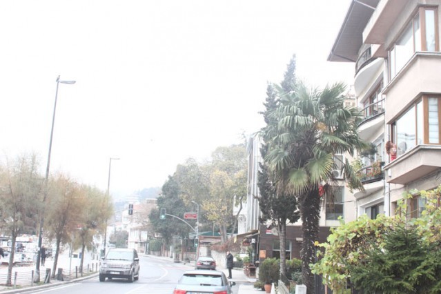 Ünlü Şarkıcı Bebek'te ki evinde cam silmeye kalktı..