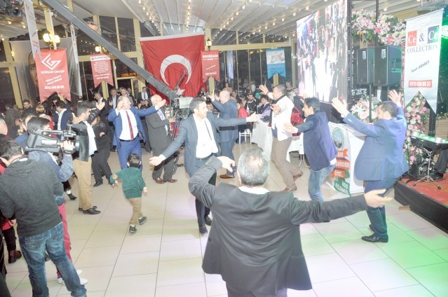 Iğdırlılar salona sığmadı!
