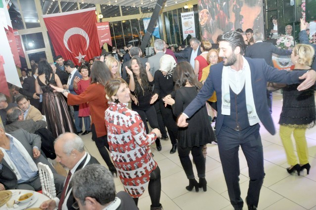 Iğdırlılar salona sığmadı!