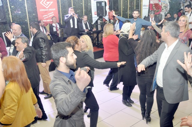 Iğdırlılar salona sığmadı!