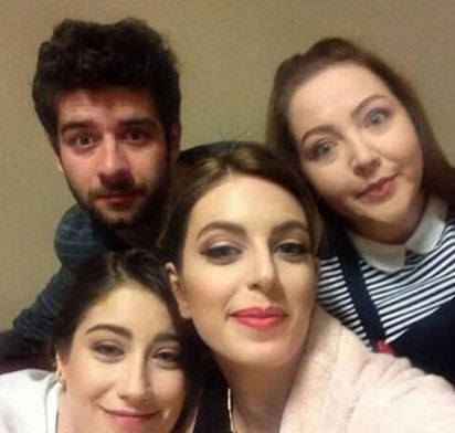 BİGE ÖNAL BAKIN KİMİN KIZI ÇIKTI