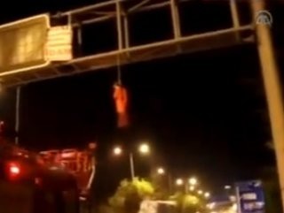 TRAFİK LEVHASINA ASIP ÜZERİNE NOT YAZDILAR! ESKİŞEHİR'DE ŞOKE EDEN GÖRÜNTÜ!