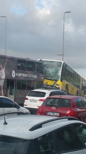 METROBÜS ŞOFÖRÜNE ŞEMSİYEYLE SALDIRAN ŞAHIS BAKIN KİM ÇIKTI! ŞOK OLACAKSINIZ..!