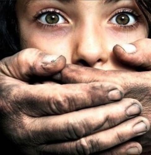 DEHŞET! 13 Yıl Eşinin Kardeşi Tarafından Tecavüze Uğradı!
