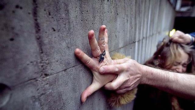 "İÇ ÇAMAŞIRINI ÇIKARTIP..." HALK OTOBÜSÜNDE REZALET!
