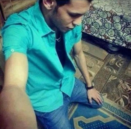 TÜRKİYE BU REZALETİ KONUŞUYOR! NAMAZ KILIYORMUŞ GİBİ GÖZÜKÜYOR AMA ASLINDA BU KIZ...
