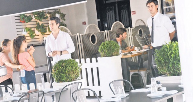 Tatlıtuğ hayranlarını üzdü!!!