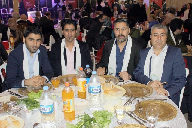 Iğdırlılar salona sığmadı!