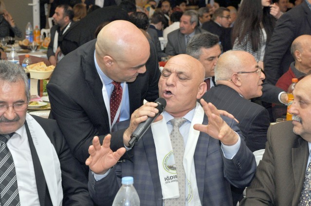 Iğdırlılar salona sığmadı!