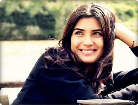 Makyajsız Tuba Büyüküstün Sosyal Medyayı Salladı