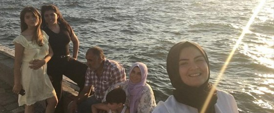 İŞTE HANİFE'NİN MERAK EDİLEN AİLESİ