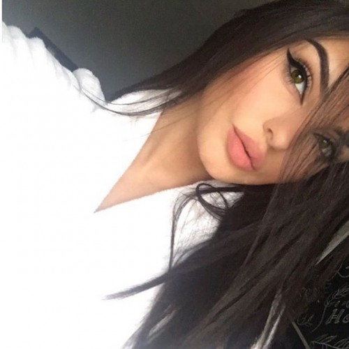 BU KÜRT KIZININ PAYLAŞIMLARINA YORUM VE BEĞENİ YAĞIYOR...