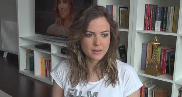 ÜNLÜ SPİKER SİMGE FISTIKOĞLU'NDAN ACI HABER