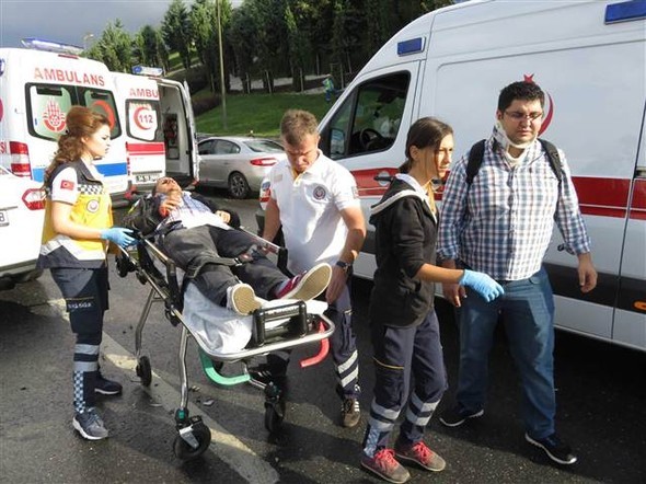 METROBÜS ŞOFÖRÜNE ŞEMSİYEYLE SALDIRAN ŞAHIS BAKIN KİM ÇIKTI! ŞOK OLACAKSINIZ..!