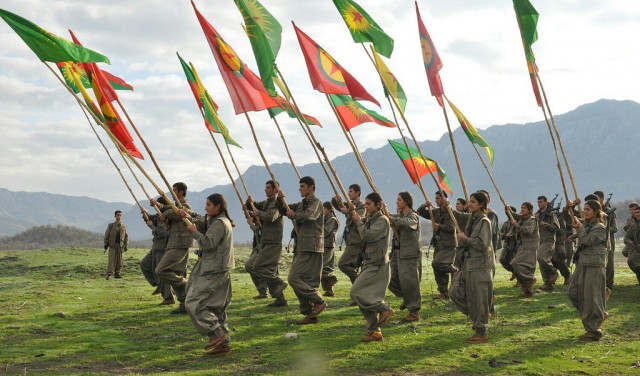 PKK'LI ASKERLERİN ÜZERİNDEN ÇIKAN SİLAHLARIN SAHİBİNİN KİM OLDUĞUNU ÖĞRENİNCE ÇOK ŞAŞIRACAKSINIZ..!