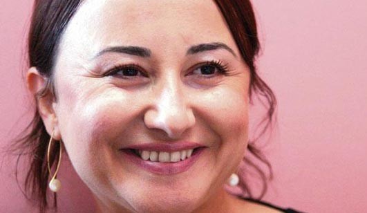 ARADIĞINIZ NUMARAYA ŞU AN ULAŞILAMIYOR' SESİNİN SAHİBİ!! BAKIN ASLINDA KİMMİŞ!