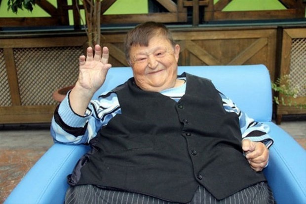YEŞİLÇAM'IN SEVİLEN İSMİ İÇLER ACISI HALDE!!BİR ZAMANLARIN SEVİLEN İSMİYDİ!!