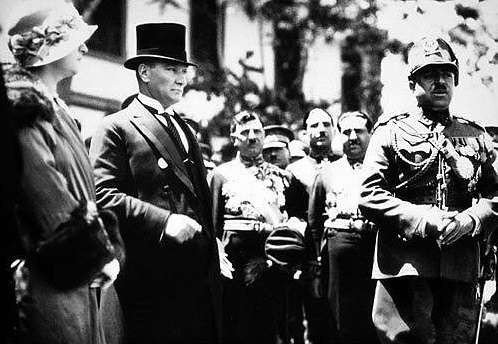 Atatürk'ün tüylerinizi diken diken edecek 16 az bilinen anısı ..!