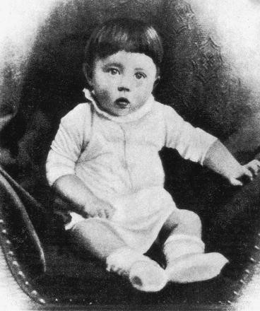 Hitler, bıyığını neden kesmiyordu? İşte Hitler hakkında bilinmeyen 15 gerçek !