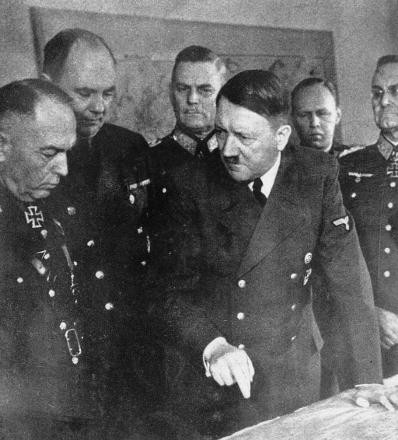 Hitler, bıyığını neden kesmiyordu? İşte Hitler hakkında bilinmeyen 15 gerçek !