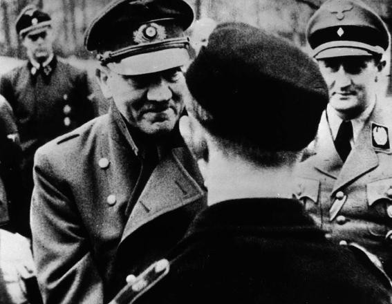 Hitler, bıyığını neden kesmiyordu? İşte Hitler hakkında bilinmeyen 15 gerçek !