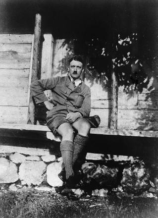 Hitler, bıyığını neden kesmiyordu? İşte Hitler hakkında bilinmeyen 15 gerçek !