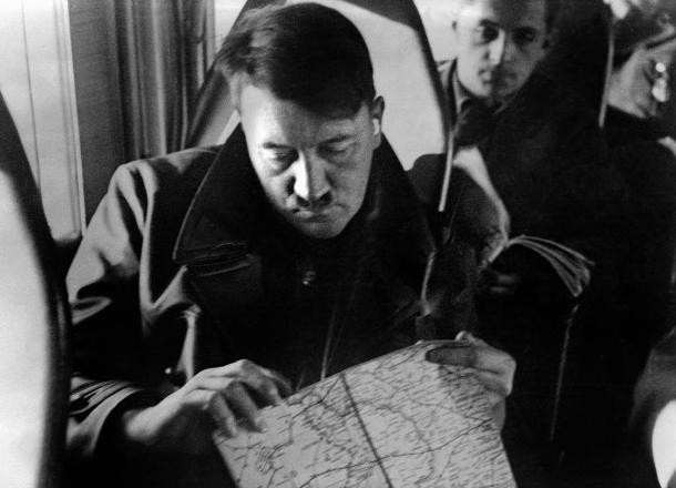 Hitler, bıyığını neden kesmiyordu? İşte Hitler hakkında bilinmeyen 15 gerçek !