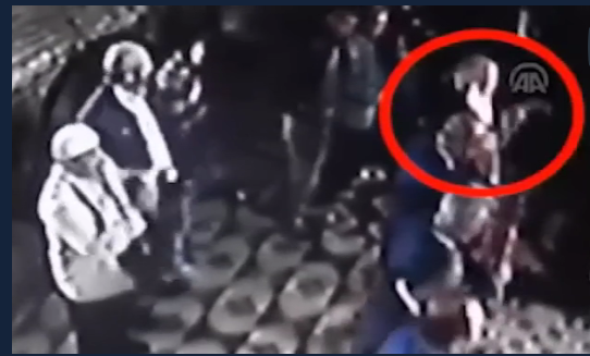 Cuma Namazını Kıldı! Bu Kişinin Kim Olduğuna İnanamayacaksınız!