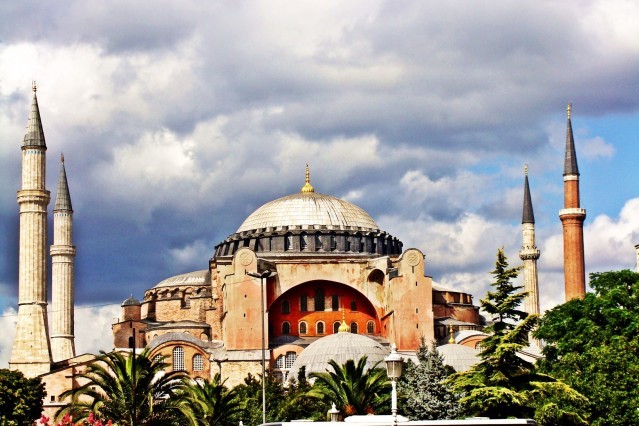 Ayasofya'nın efsanelerle dolu hikayesi... İşte o hikayeler...