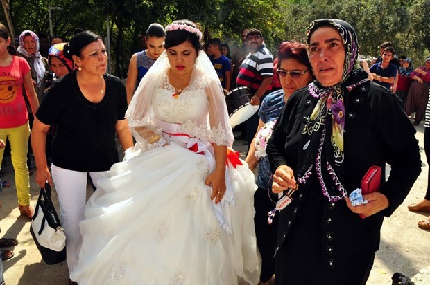 HAKKARİ'DE AKIL ALMAZ OLAY! DAMAT GELEMİYİNCE...