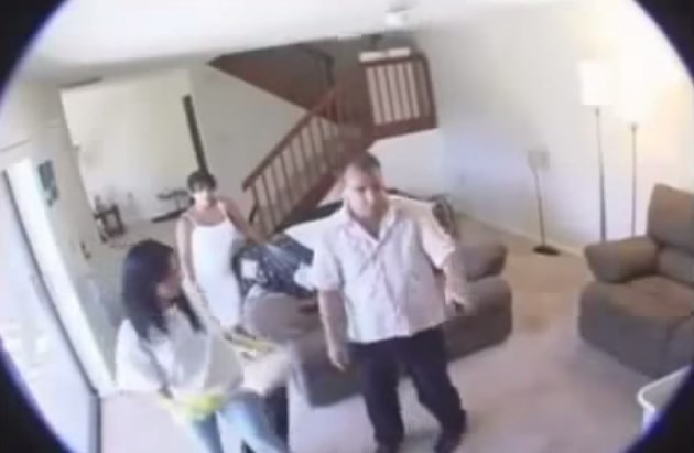 Kocasını işe yollayıp evdeki hizmetci ile...