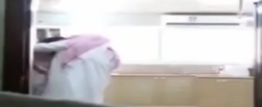 MUTFAKTA HİZMETÇİSİNİ ZORLA ... BU GÖRÜNTÜLER ŞOKE EDİYOR!!