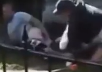 KIZIYLA BU HALDE YAKALADIĞI GENCE BAKIN NE YAPTI!!!