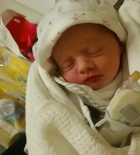 Hamile Olduğunu Fark Etmeyip Tuvalette Tek Başına İkiz Doğuran Kadın