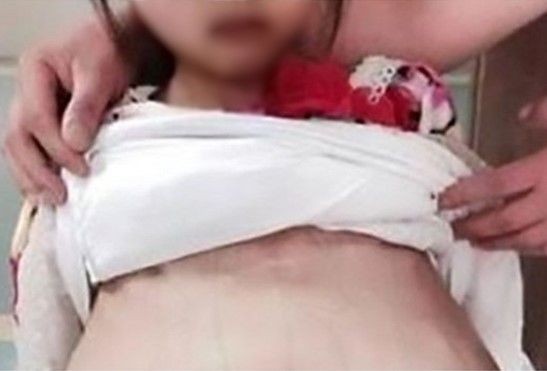 40 YAŞINDAKİ ADAM 12 YAŞINDAKİ ÇOCUKLA EVLENDİ!! KÜÇÜK KIZ GERDEK GECESİNİ BÖYLE ANLATTI! ÇOK KORKUYORDUM VE BİRDEN!!