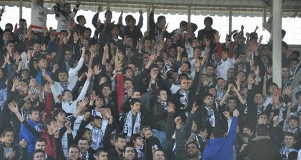Atatürk için çirkin pankart...