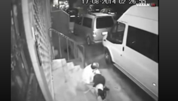 SOKAK ORTASINDA KÖPEĞE T*CAVÜZ ETTİ! İNSANLIIK DIŞI BİR HAREKET! ASILMASI LAZIM...