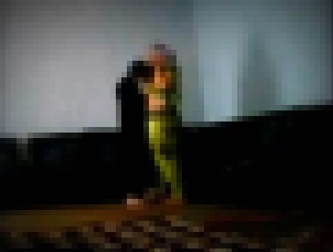 DUL KADINA YARDIM İÇİN DUA EDİP ÜFLEYEN HOCA...