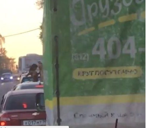Trafikte inanılmaz anlar! Herkesin ortasında…