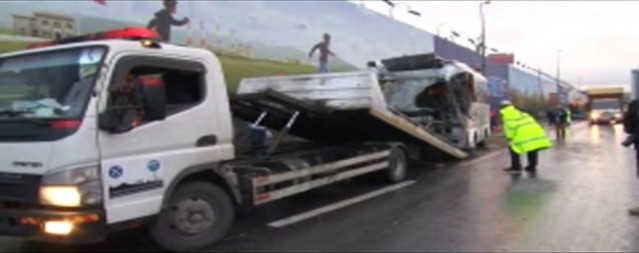 SON DAKİKA! İSTANBUL'DA TRAFİK KAZASI! ÇOK SAYIDA YARALI VAR!